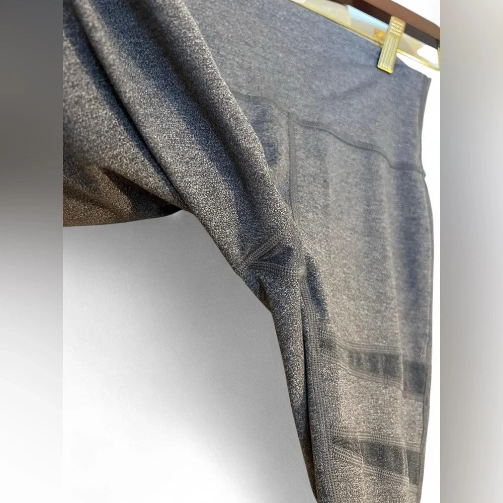 Lululemon women’s size 6 Wunder Under HR Tight, SE Tech preowned excellent cond